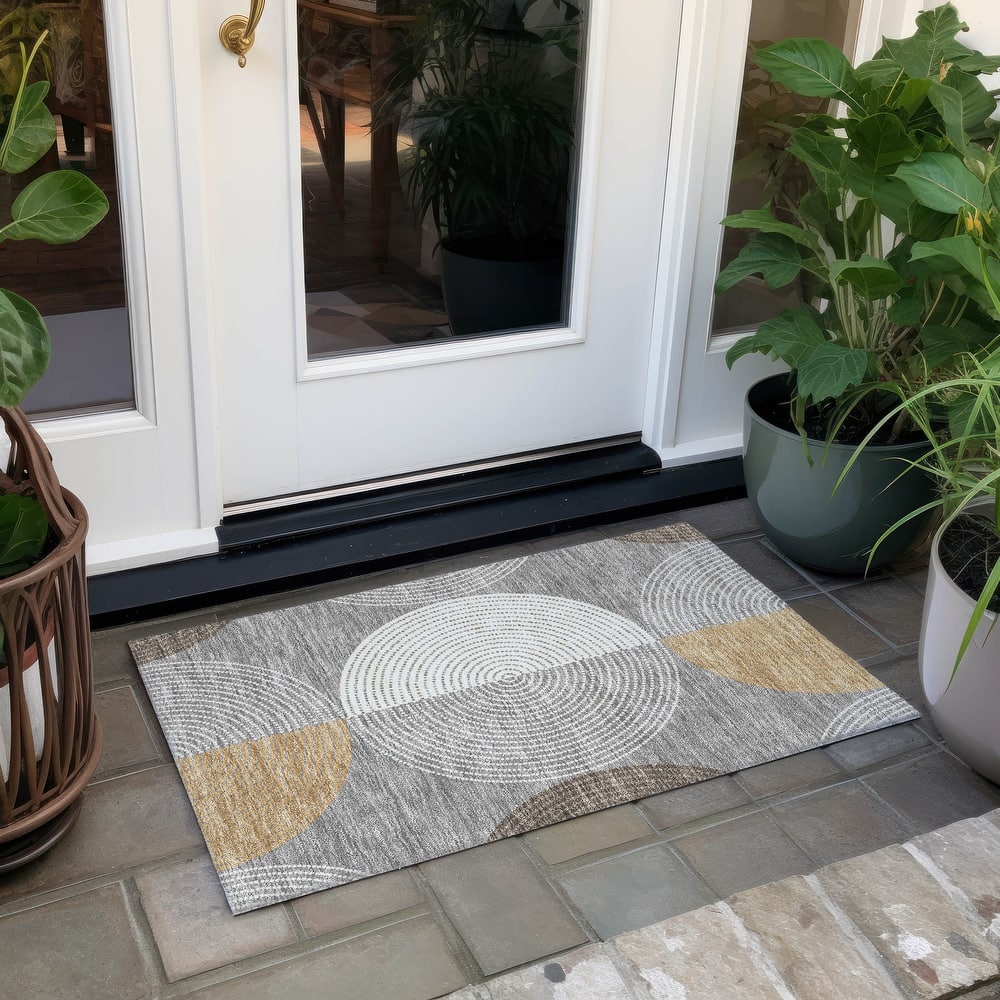 Machine Washable Indoor/ Outdoor Casual Circles Chantille Rug