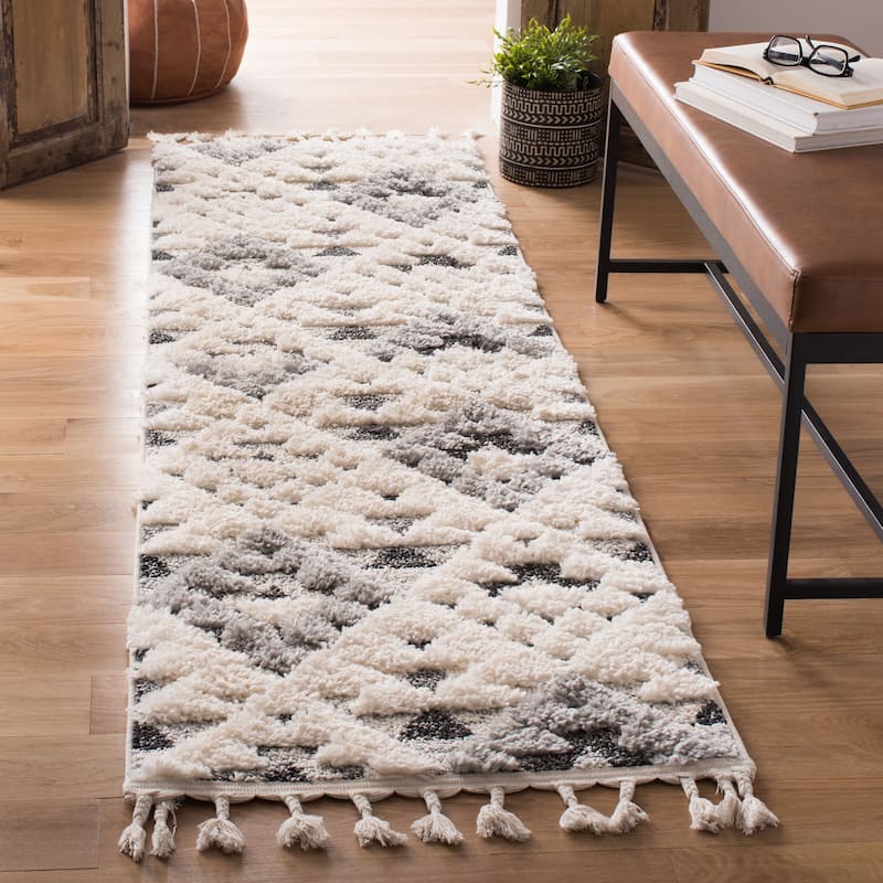 SAFAVIEH Moroccan Tassel Shag Kobi 2-inch Thick Rug - 2'3" x 8' Runner - Ivory/Grey - Runner