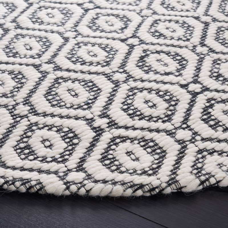 SAFAVIEH Handmade Marbella Kiera Modern Wool Rug