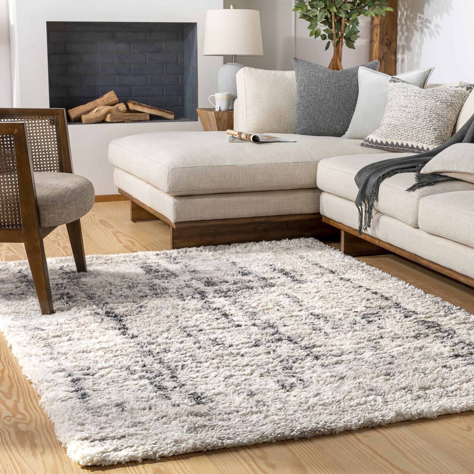 Livabliss Modern & Contemporary Eskimo Shag Abstract Area Rug