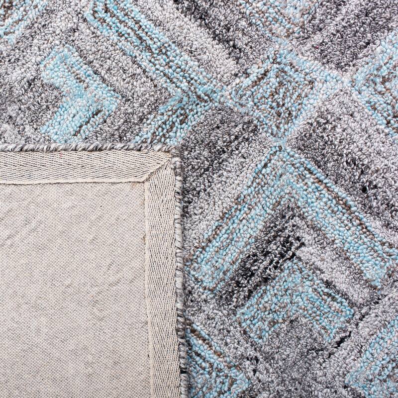 SAFAVIEH Handmade Abstract Elodia Diamond Wool Rug