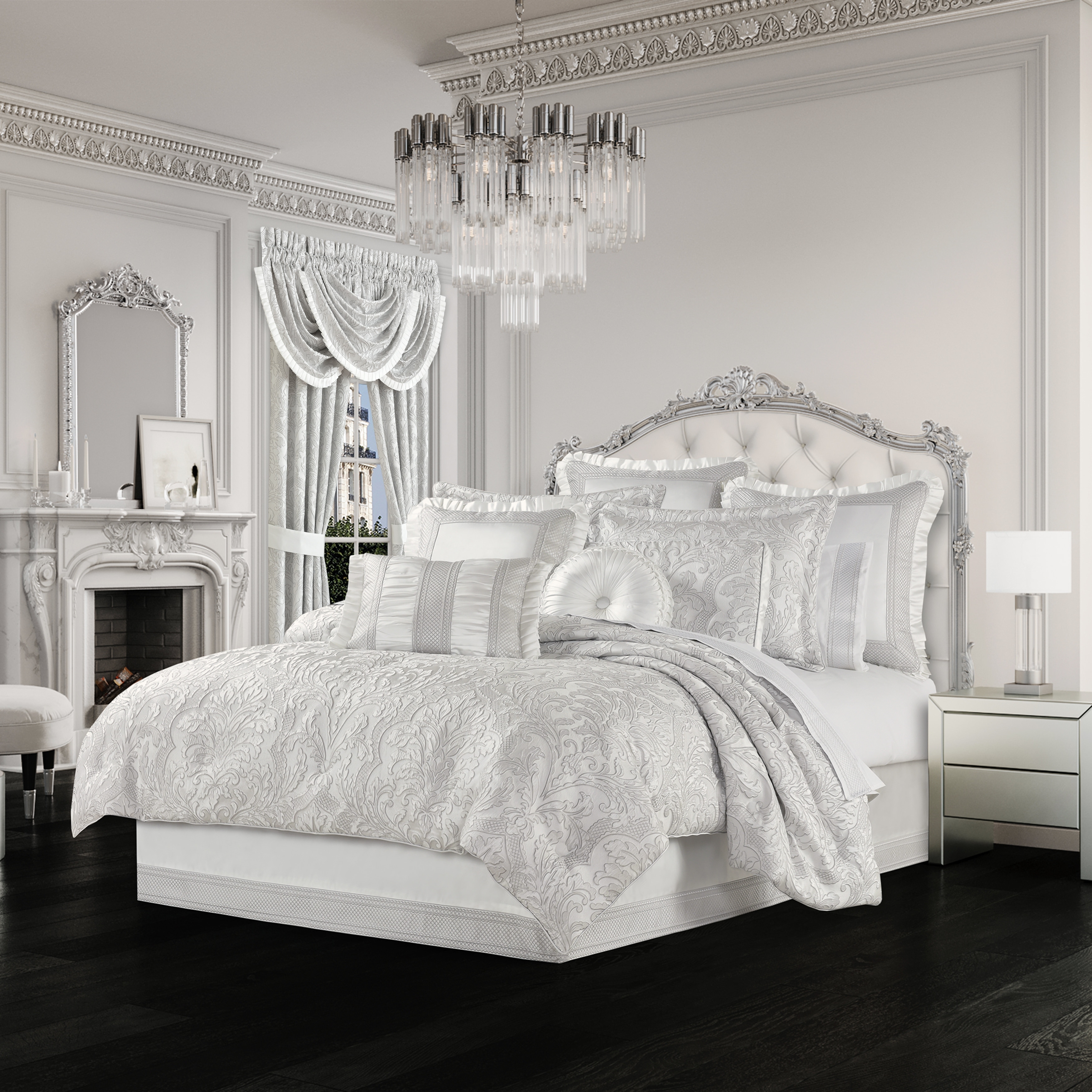 https://ak1.ostkcdn.com/images/products/is/images/direct/f51b776fd8b692eb7307afe60c75359521e85734/Five-Queens-Court-Branson-Comforter-Set.jpg