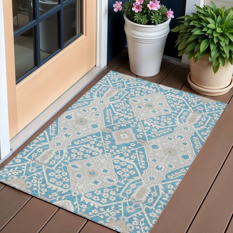 HomeRoots Floral Transitional Rectangle Outdoor Rug - 3' x 5'