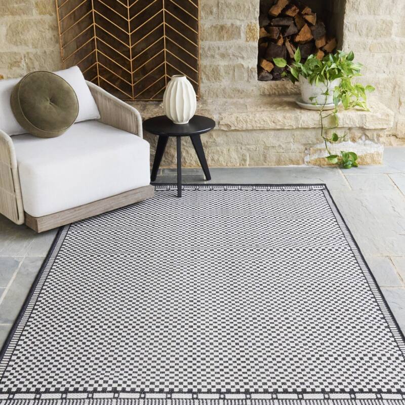 Elmer Recycled Checkered Indoor/Outdoor Area Rug