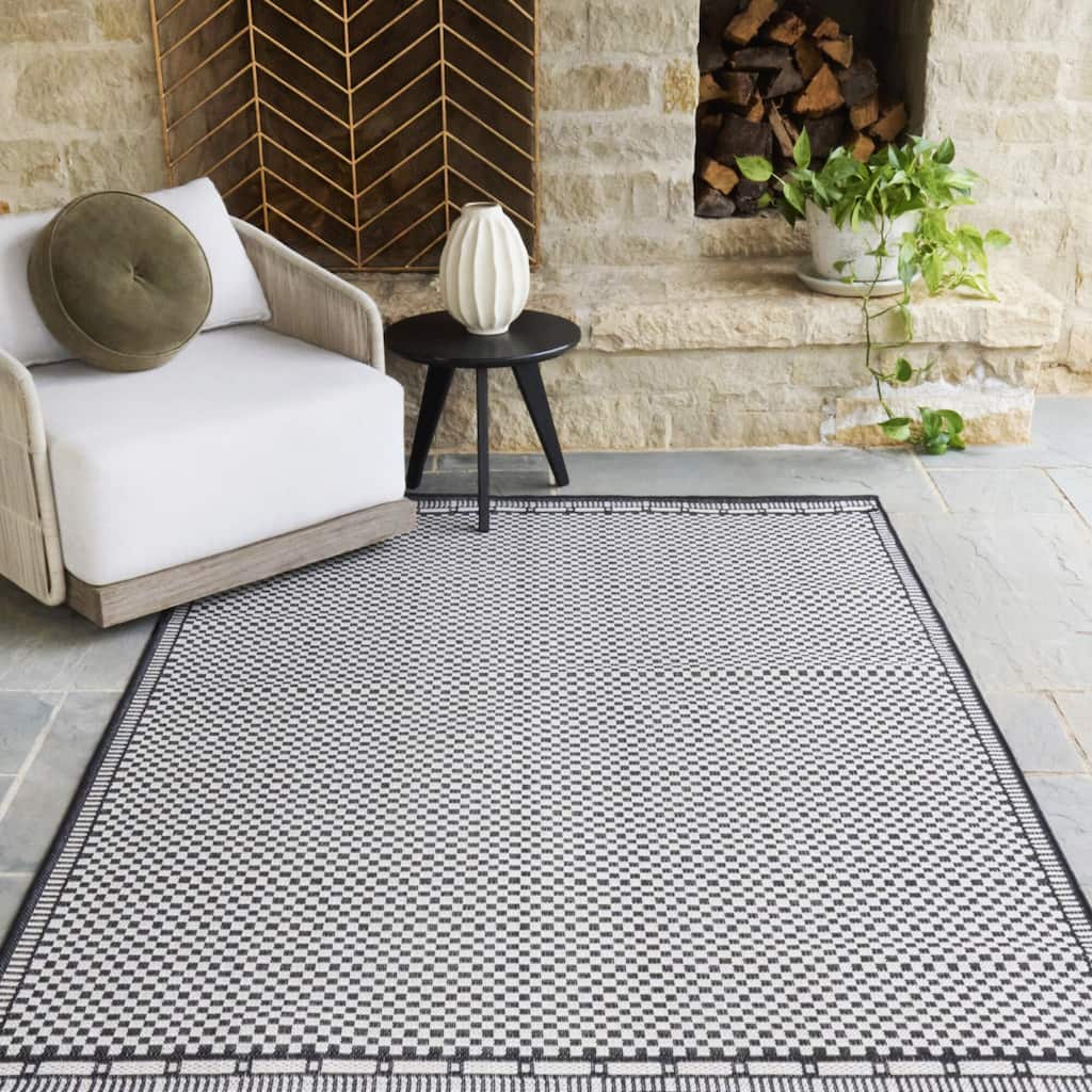 Elmer Recycled Checkered Indoor/Outdoor Area Rug