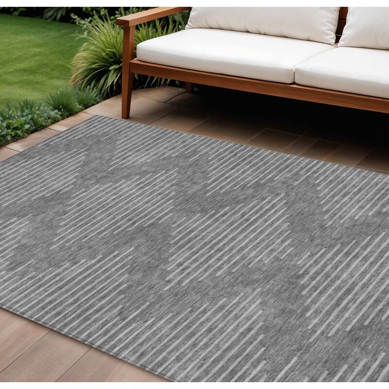 HomeRoots Geometric Transitional Rectangle Outdoor Rug - 8' X 10'