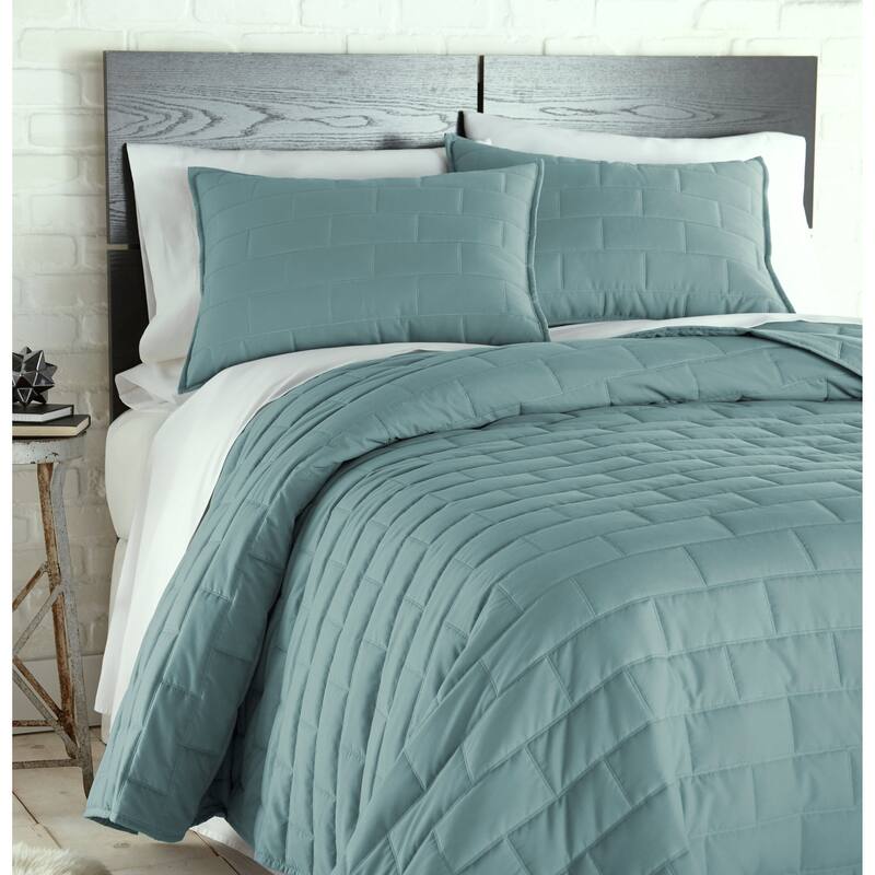 Vilano Ultra-Soft Lightweight Brickyard 3-piece Quilt and Sham Set - Steel Blue - King - Cal King