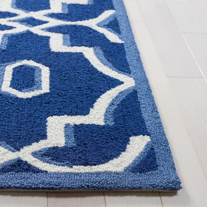 SAFAVIEH Handmade Four Seasons Indrishka Floral Rug
