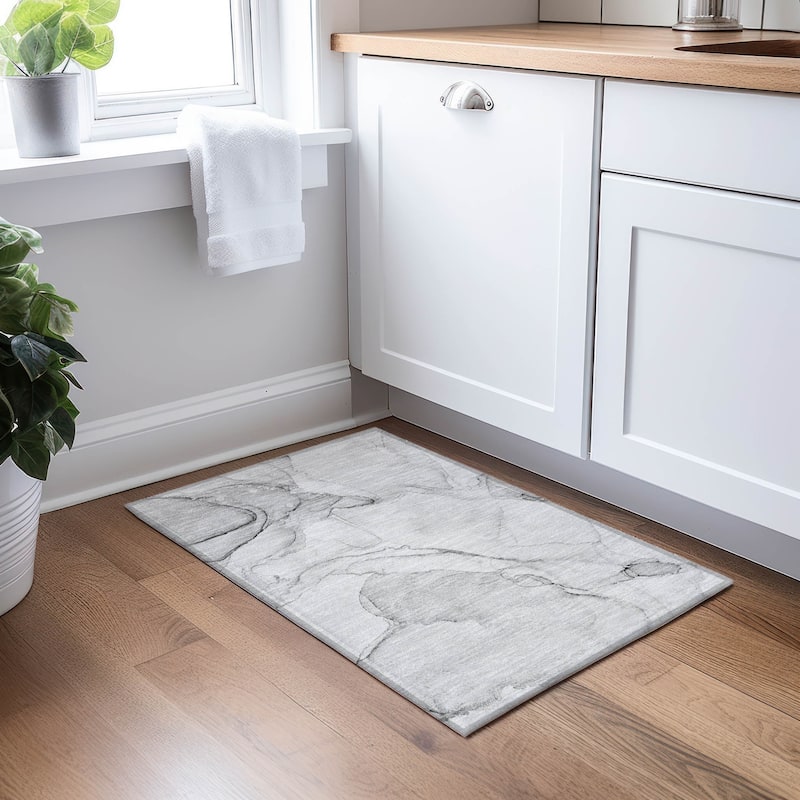 Machine Washable Indoor/ Outdoor Abstract Chantille Rug - 1'8" x 2'6" - Silver