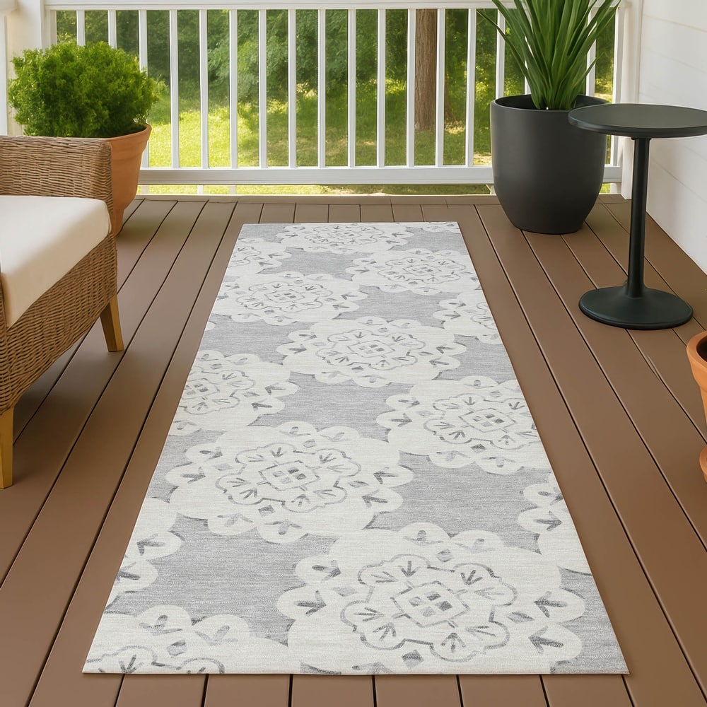 Machine Washable Indoor/ Outdoor Global Motif Chantille Rug