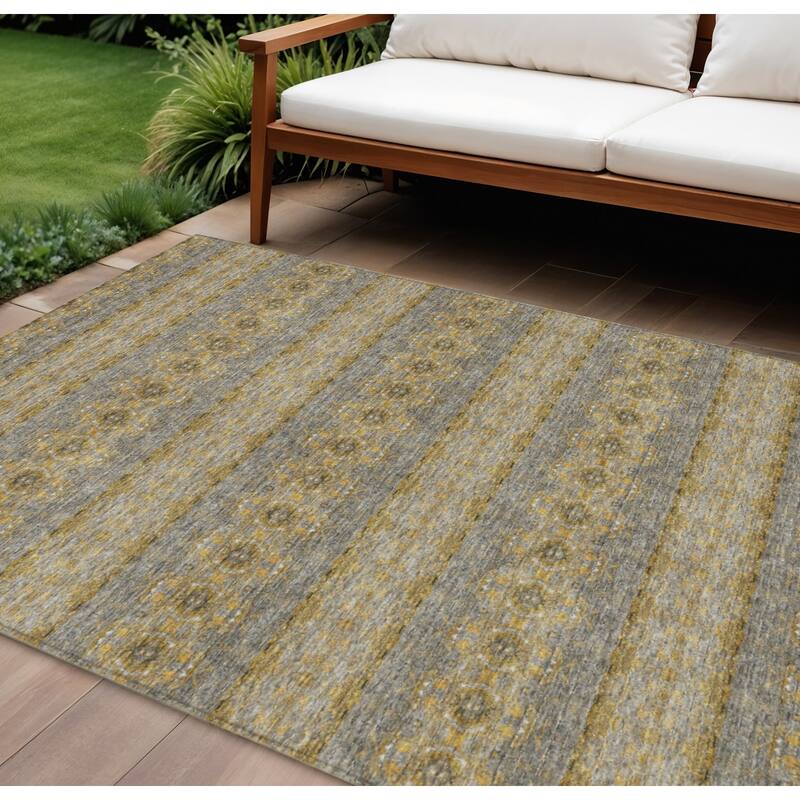 HomeRoots Floral Medallion Transitional Rectangle Outdoor Rug - 9' X 12'