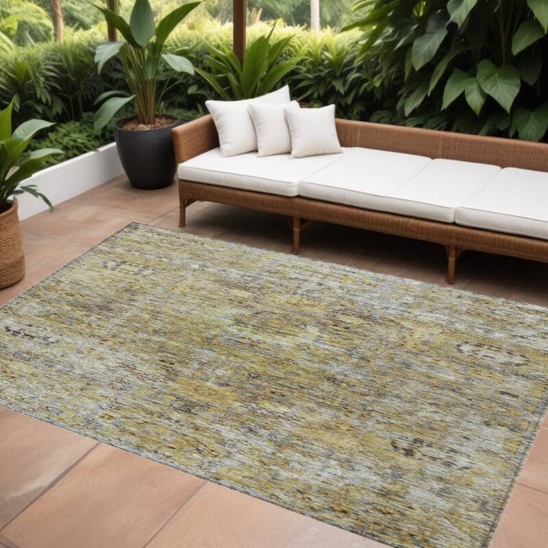 HomeRoots Floral Traditional Rectangle Outdoor Rug - 8' X 10'