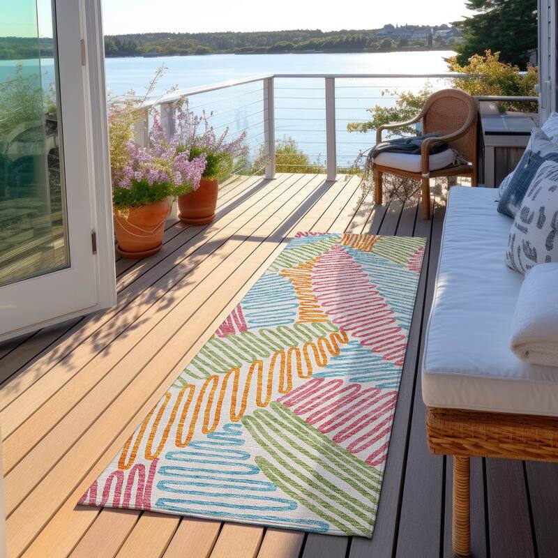 Machine Washable Indoor/ Outdoor Chantille Contemporary Squiggles Rug - White - 2'3" x 7'6"