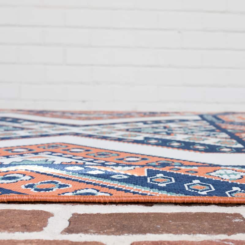 Carmina Medallion Indoor/Outdoor Area Rug