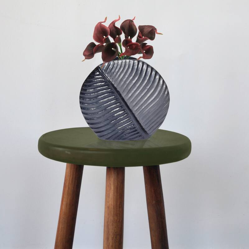 Aluminium-Casted Leaf Shaped Centerpiece Flower Table Vase, Grey