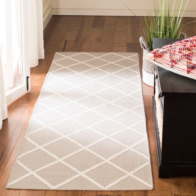SAFAVIEH Handmade Flatweave Dhurries Valdi Modern Moroccan Wool Rug - 2'6" x 8' Runner - Grey/Ivory