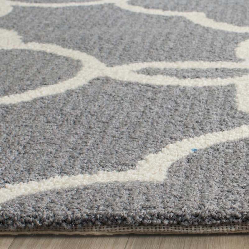 SAFAVIEH Handmade Four Seasons Gulea Floral Rug
