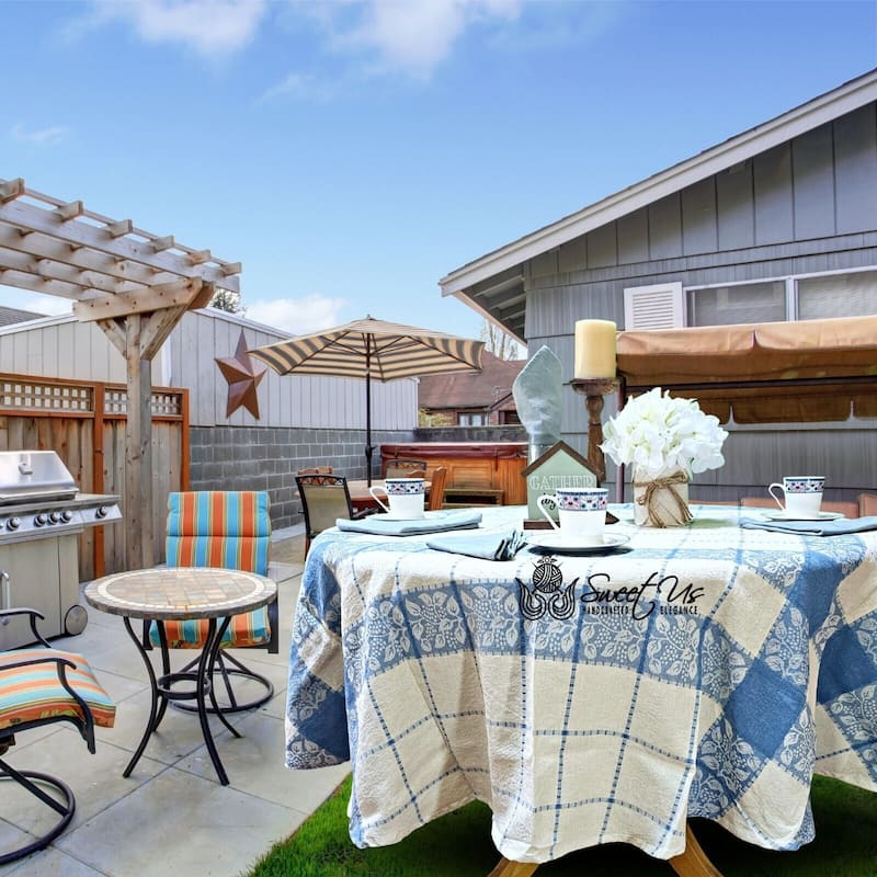 Luxurious Floral Jacquard Cotton Tablecloth Collection - 72-in Round