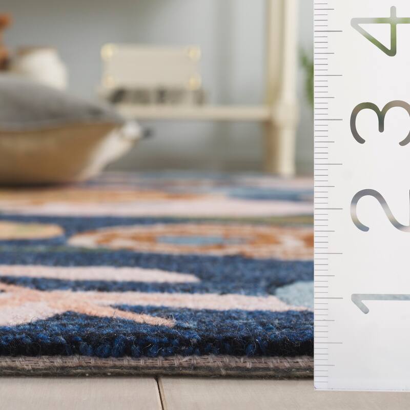 SAFAVIEH Handmade Jardin Massumah Floral Wool Rug