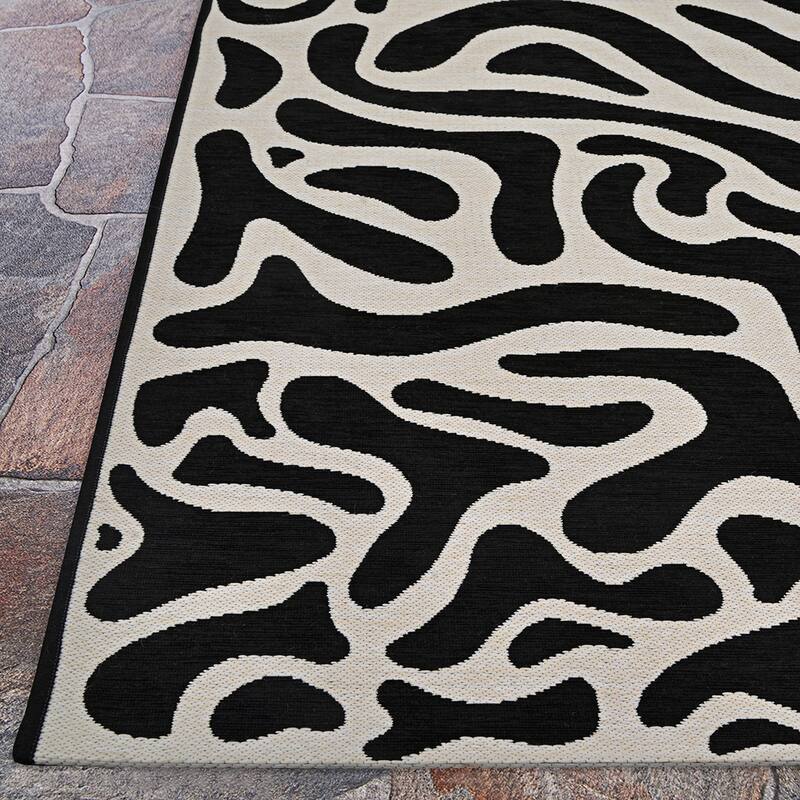 Dream Decor Rugs Juniper Pathway Black-White Indoor Outdoor Area Rug