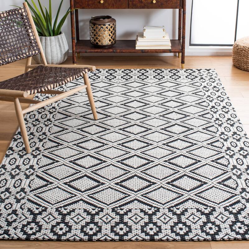 SAFAVIEH Handmade Marbella Hjalmdis Geometric Wool Rug - 3' x 5' - Ivory/Black
