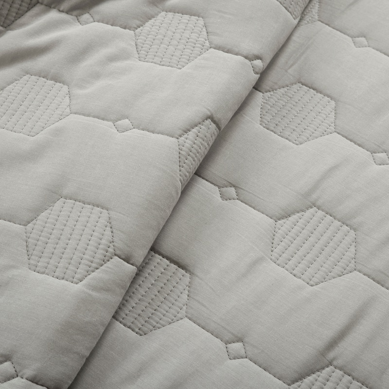 Lush Decor Hexagon Honeycomb Embroidered Textured Cotton Quilt