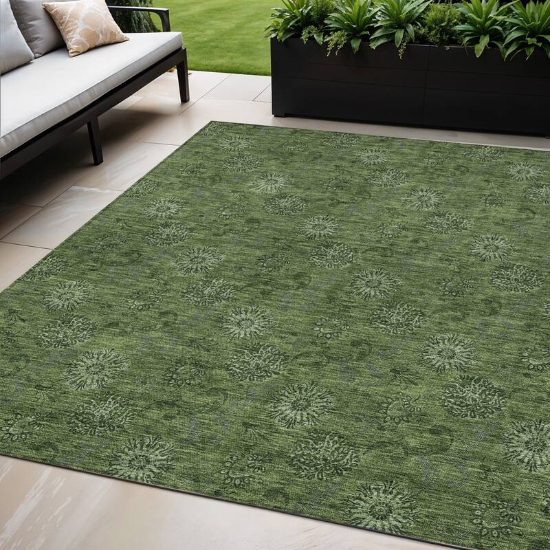 HomeRoots Floral Transitional Rectangle Outdoor Rug - 5' X 8'