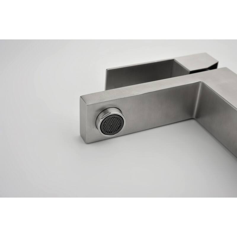 Single Handle Bathroom Sink Faucet with Pop-Up Drain (with Overflow)
