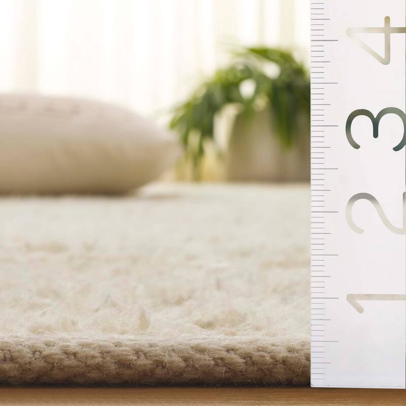 SAFAVIEH Handmade Pine Gundega Wool Rug
