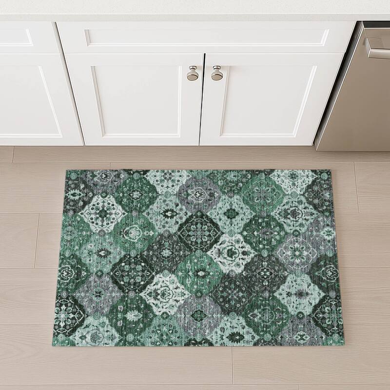 Machine Washable Indoor/ Outdoor Traditional Panel Chantille Rug