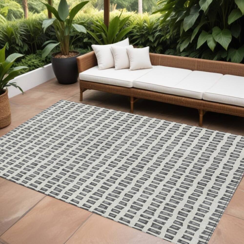 HomeRoots Geometric Transitional Rectangle Outdoor Rug