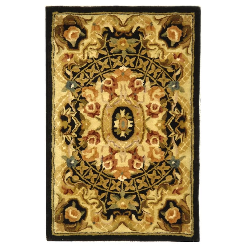 SAFAVIEH Handmade Classic Traiana Traditional Oriental Wool Rug - 2'3" x 4' - Black/Gold