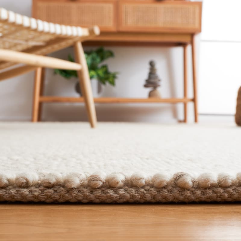 SAFAVIEH Handmade Natura Eduina New Zealand Wool Rug