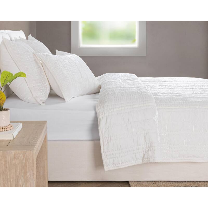 Villa by Classic Home Seville Velvet Quilt