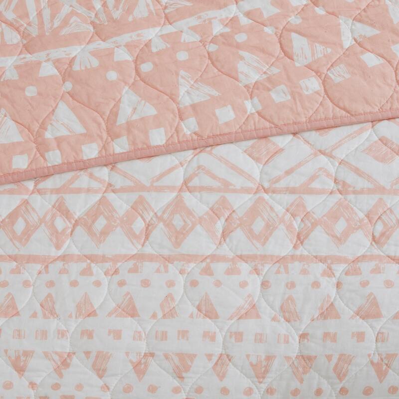 Intelligent Design Cora 7 Piece Reversible Cotton Quilt Set with Euro Shams and Thrwo Pillows
