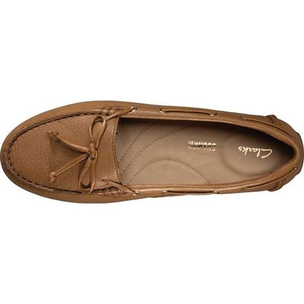 clarks tan shoes womens