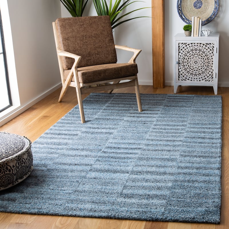 SAFAVIEH Handmade Abstract Nescha Modern Wool Rug - 6' x 9' - Grey/Charcoal