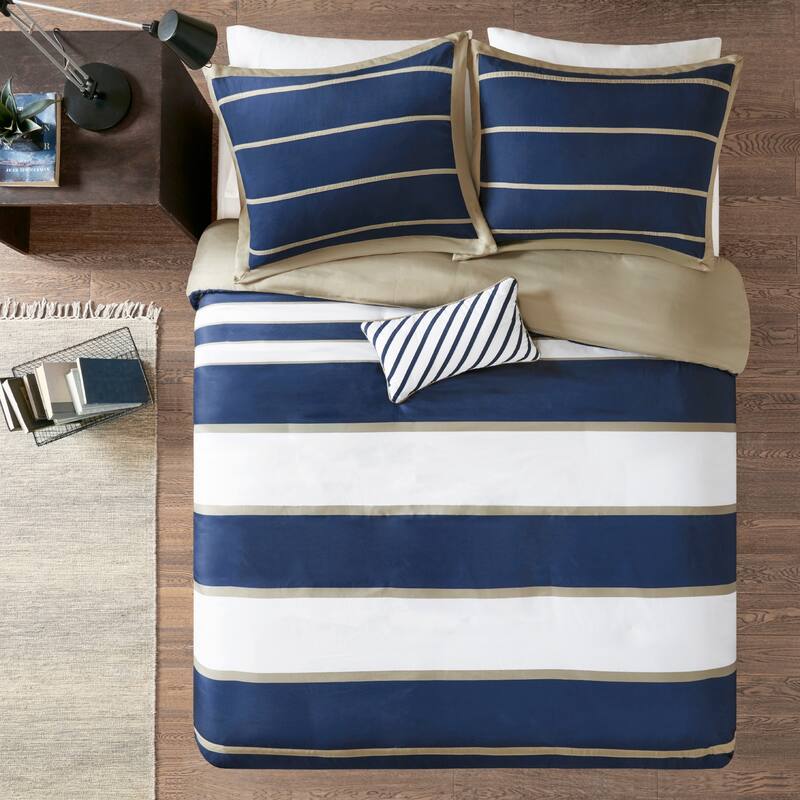 Intelligent Design Garrett Navy Printed Duvet Cover Set