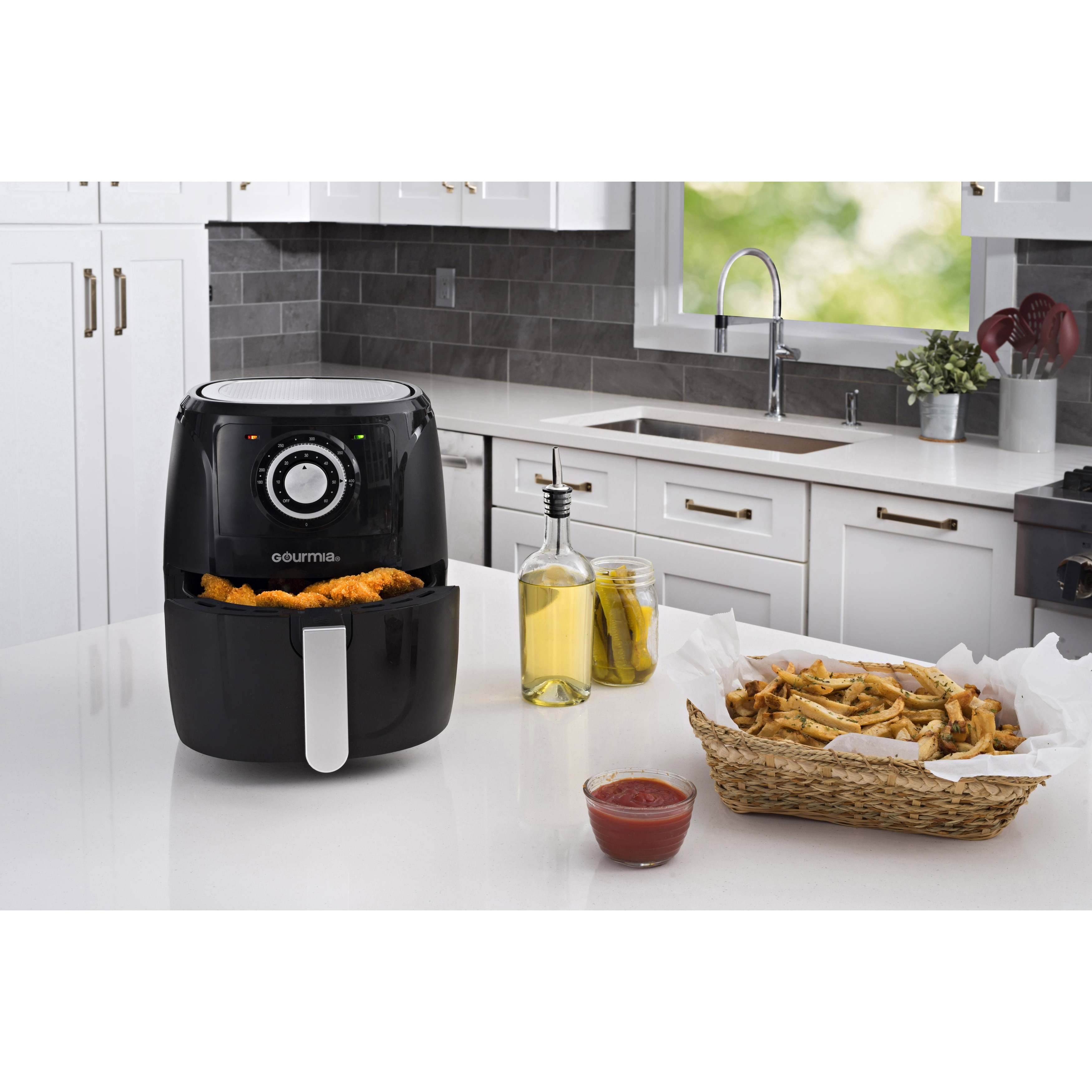 https://ak1.ostkcdn.com/images/products/is/images/direct/f5bca1518485a0d8a1c270ec649768926a1ccac6/5-Qt-Air-Fryer-with-Nonstick-Dishwasher-Safe-Basket%2C-Black.jpg