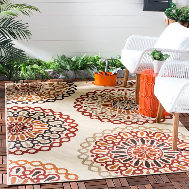 SAFAVIEH Veranda Felizitas Geometric Medallion Indoor/Outdoor Area Rug - Creme/Red - 5'3" x 7'7"