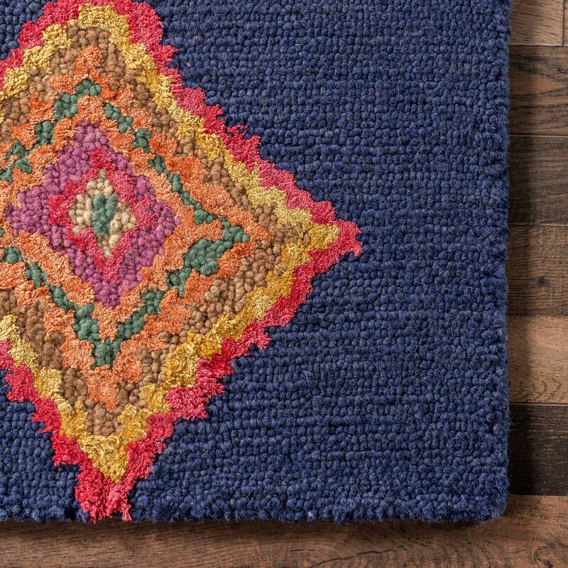 Nuloom Hand Tufted Wool Moroccan Triangle Rug