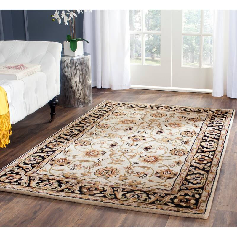 SAFAVIEH Handmade Stratford Ludgera Traditional Oriental Wool Rug