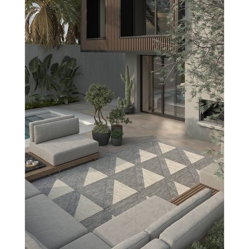 Momeni Vines Geometric Indoor Outdoor Rug - 7'10" X 10'10" - Grey