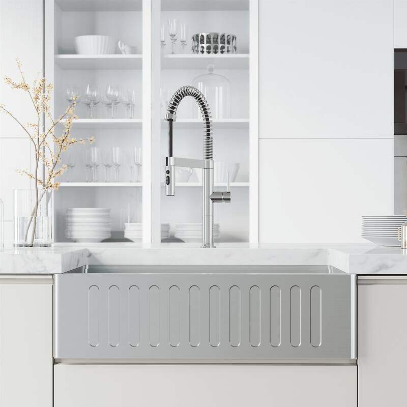 Vigo VG02052 Edison 1.8 GPM 20" H Single Handle Single Hole Pre-Rinse