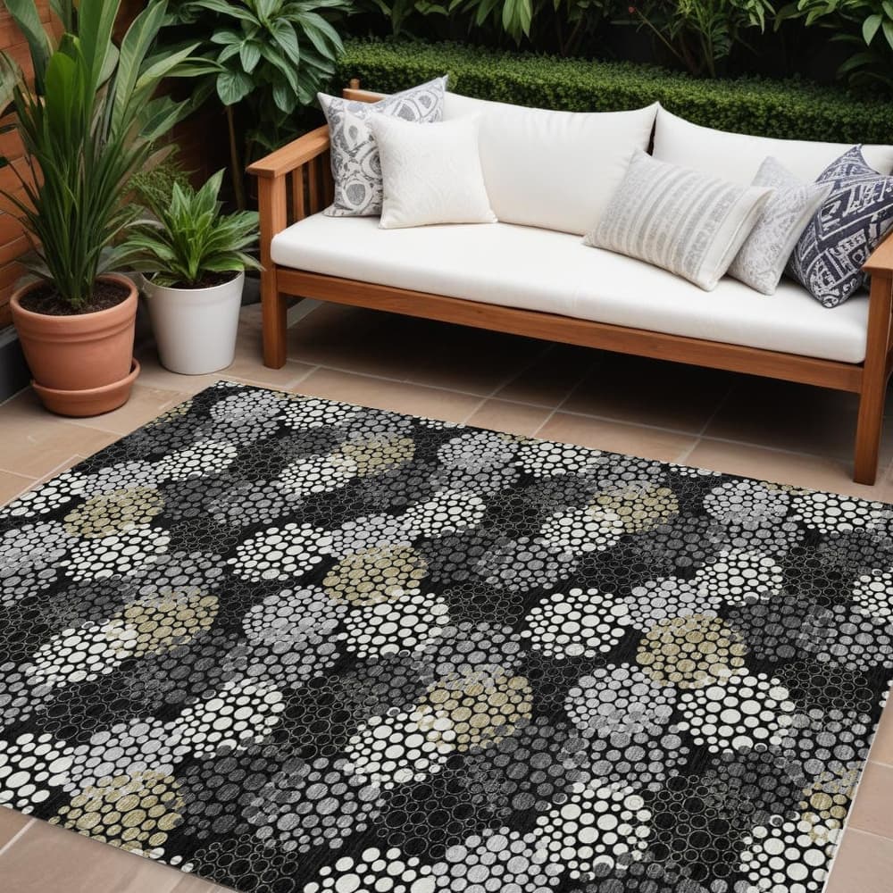 HomeRoots Polka Dot Transitional Rectangle Outdoor Rug