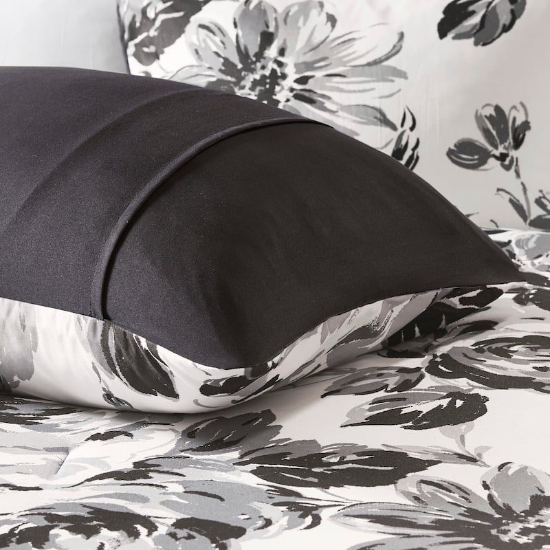 Renee Black/ White Floral Print Comforter Set by Intelligent Design