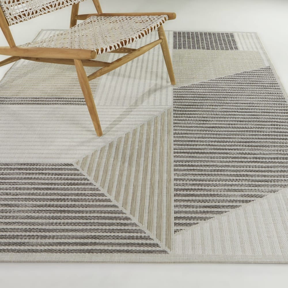 Ernesto Modern Striped Indoor/Outdoor Area Rug