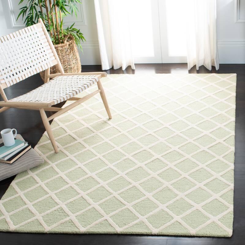 SAFAVIEH, Handmade Cambridge Siire Moroccan Trellis Wool Rug - 4' x 6' - Light Green/Ivory