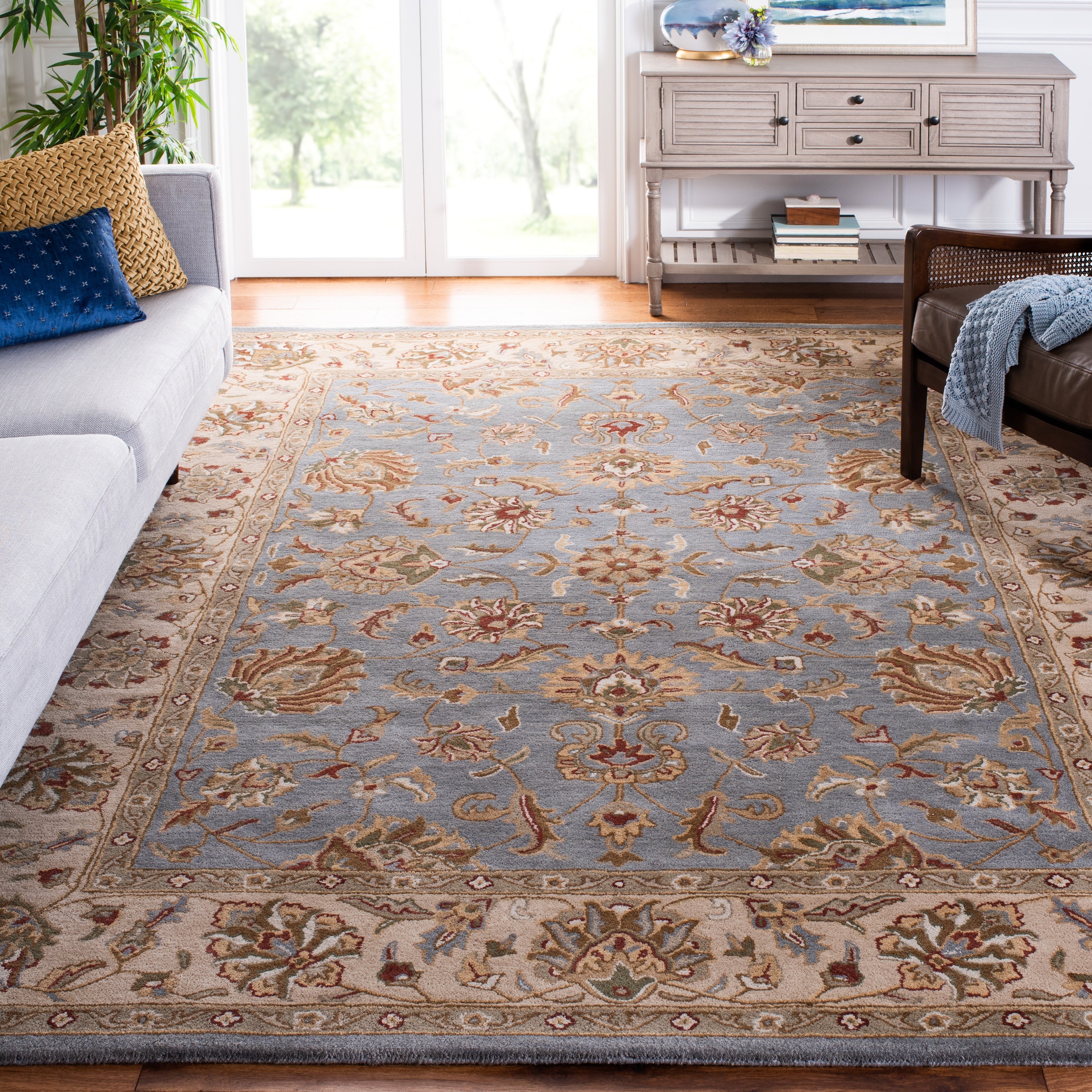 SAFAVIEH Hand-Tufted Royalty Karmele Traditional Wool Rug