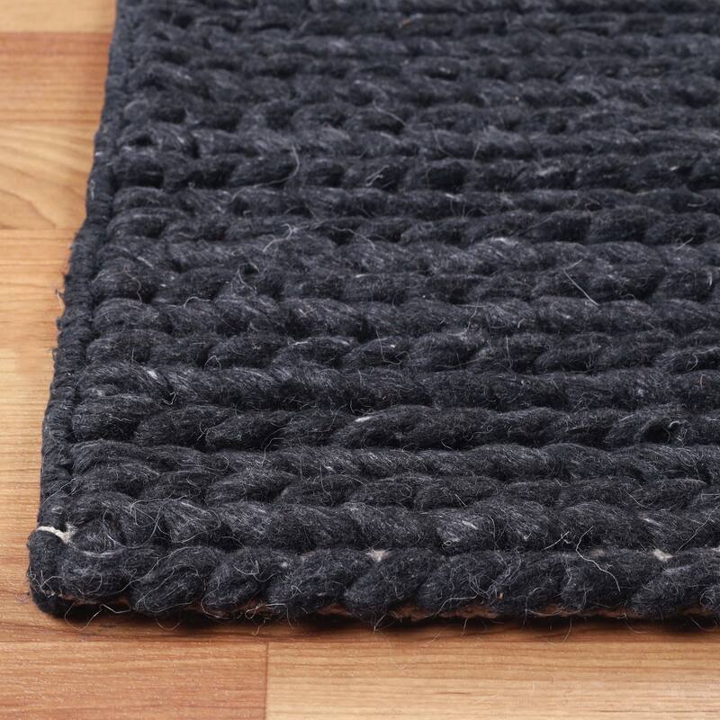 Handcrafted Traditional Rustic Handmade Braided Wool Indoor Area Rug by Superior